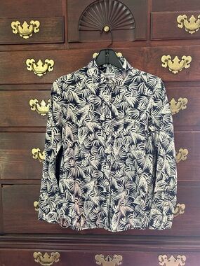 Tradlands Button-Up Palm Leaf Print Shirt in Navy and White